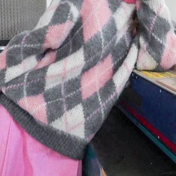 Argyle Pattern Pink and Gray Sweater - Picture 3 of 4